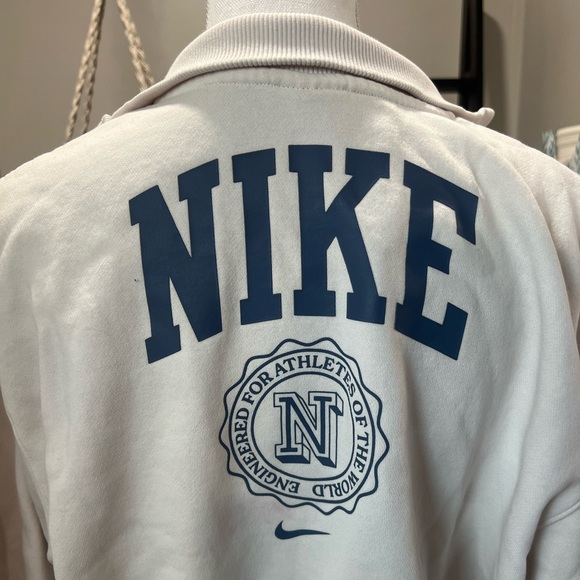 Nike Cropped Pullover - Picture 9 of 10